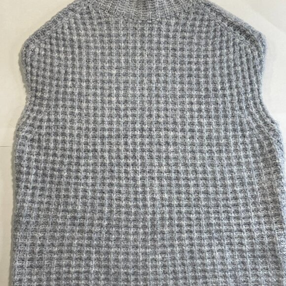 Sleeveless Pullover - Picture 1 of 4